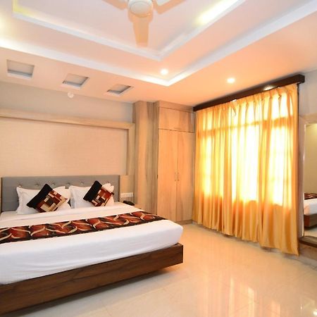 Hopp Inn Udaipur Bagian luar foto