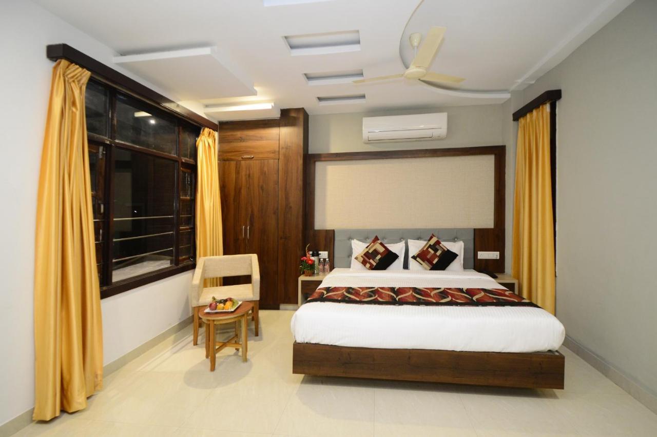Hopp Inn Udaipur Bagian luar foto