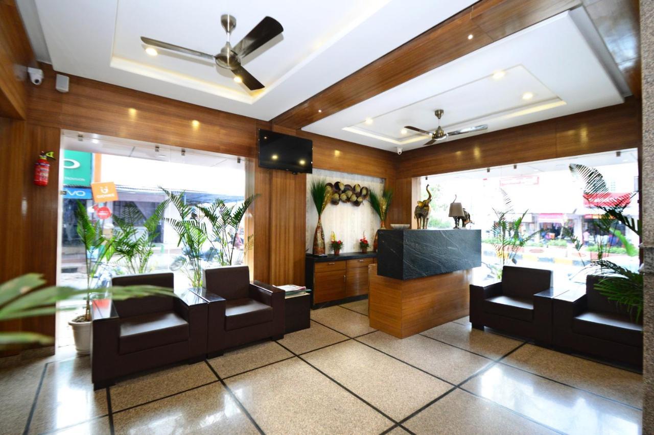 Hopp Inn Udaipur Bagian luar foto