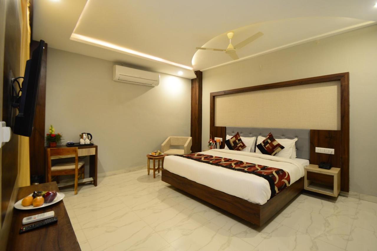 Hopp Inn Udaipur Bagian luar foto