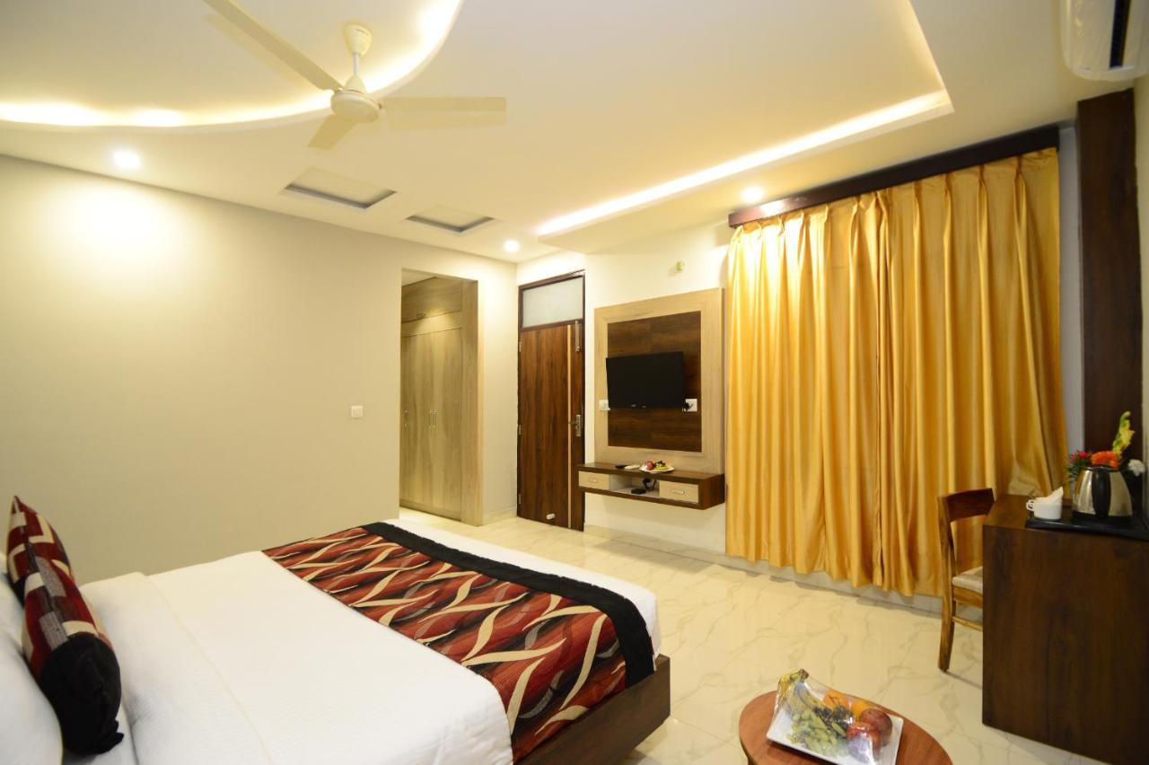 Hopp Inn Udaipur Bagian luar foto