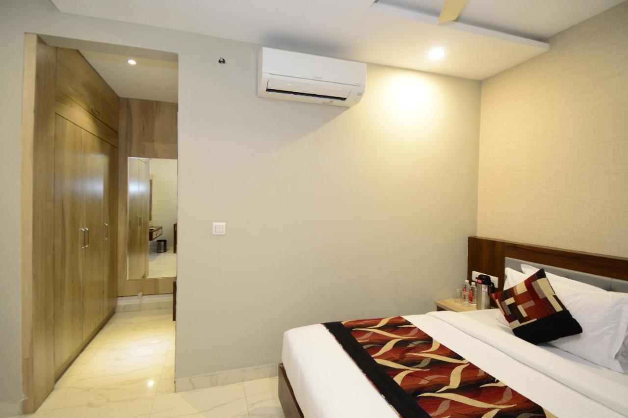Hopp Inn Udaipur Bagian luar foto