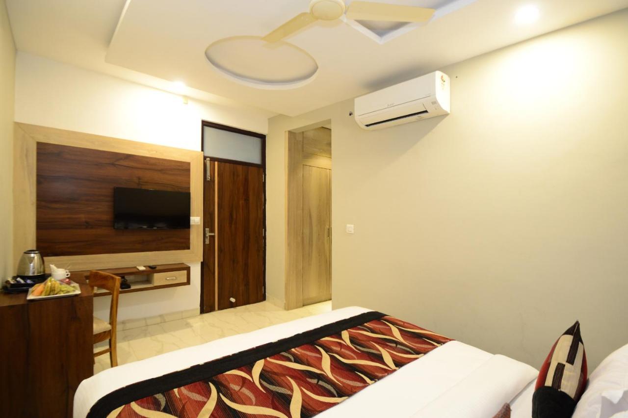 Hopp Inn Udaipur Bagian luar foto