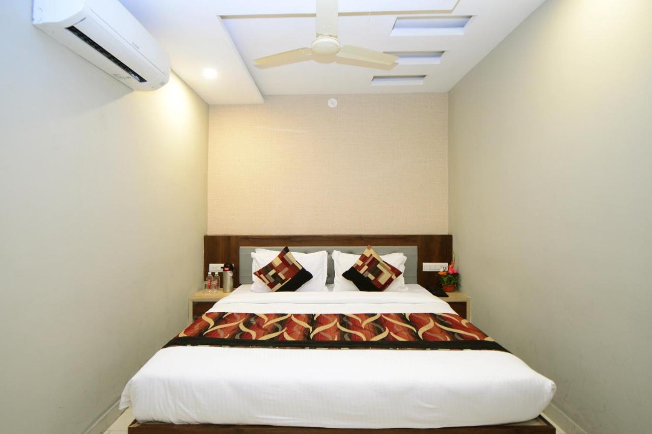 Hopp Inn Udaipur Bagian luar foto