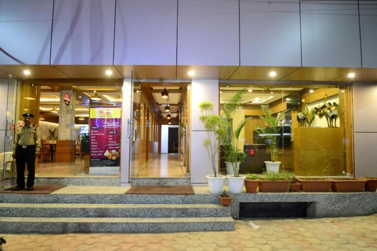 Hopp Inn Udaipur Bagian luar foto